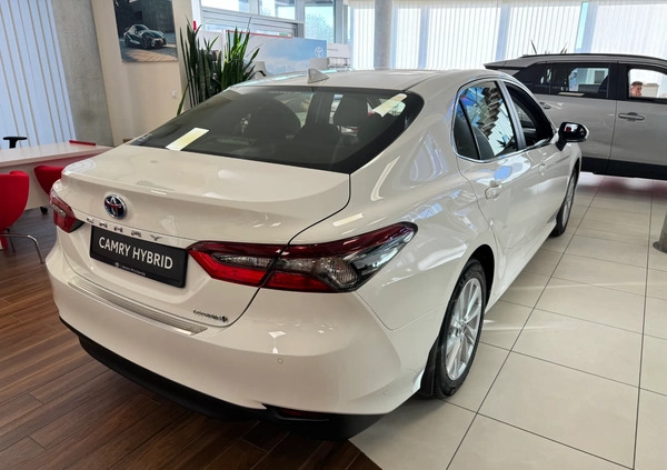 Toyota Camry cena 163448 przebieg: 5, rok produkcji 2023 z Łochów małe 29